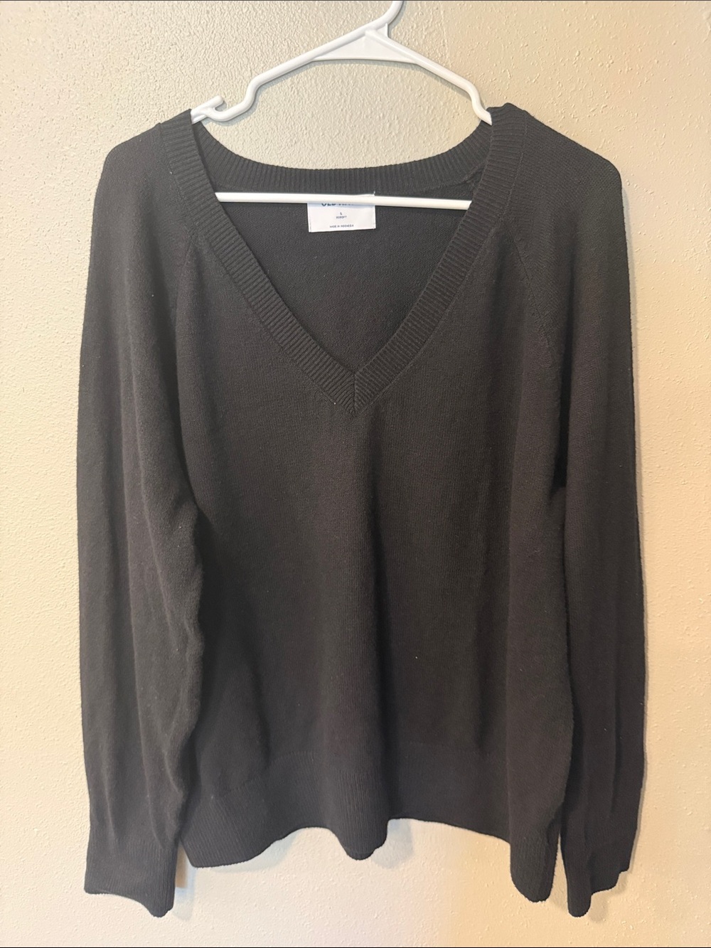 Old Navy Black V-Neck Women's Sweater